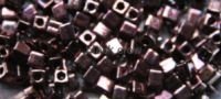 3 mm cubes wijnrood/brons
